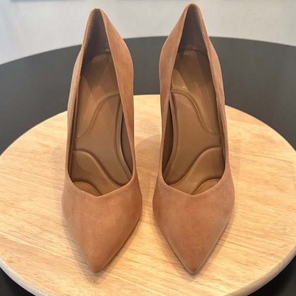 Gianni Bini Tan Pointed-Toe Wedge Heels - Picture 1 of 7